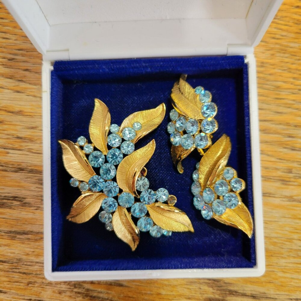 Crown Trifari Gold Blue Sapphire Brooch & Earrings Demi-parure Signed